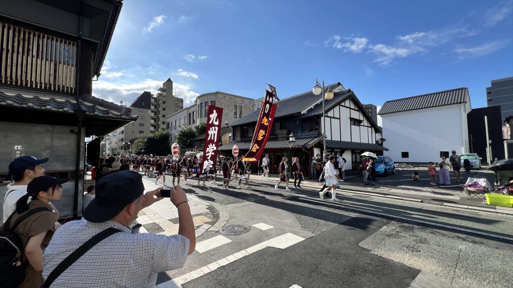 西唐人町は、藤崎宮例大祭の随兵行列のルートにもなっています